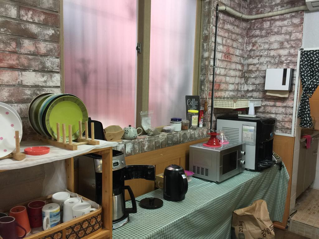 Backpackers In Jeju City Center Εξωτερικό φωτογραφία